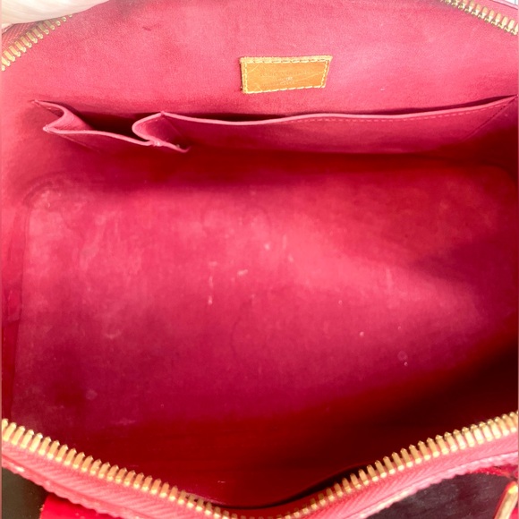 Authentic Louis Vuitton GM Red Vernis Alma Pomme DAmore w/entrupy authentication - Picture 5 of 5